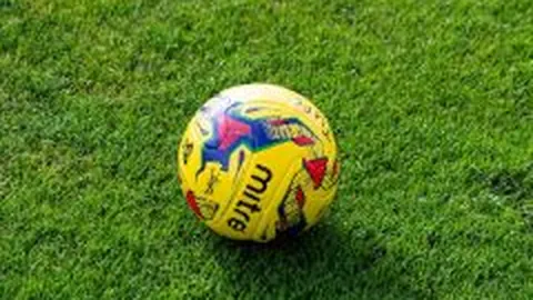 “76人教头纳塔感叹：久拖不愈的伤病困扰，季后赛前景堪忧”